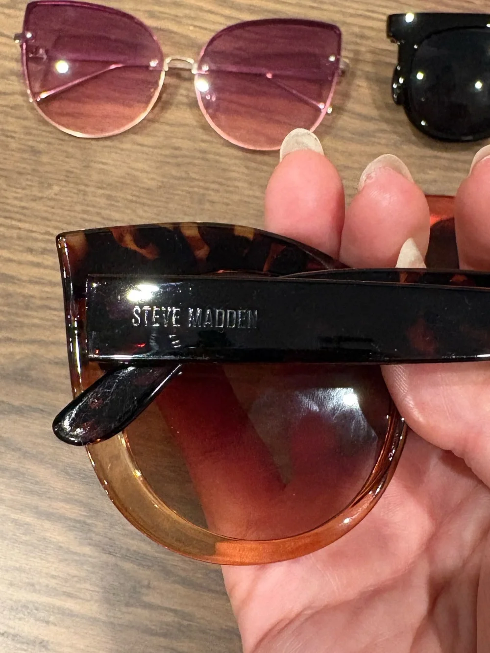 LOT 6 Pairs of Sunglasses in EUC - Steve Madden, Kenneth Cole